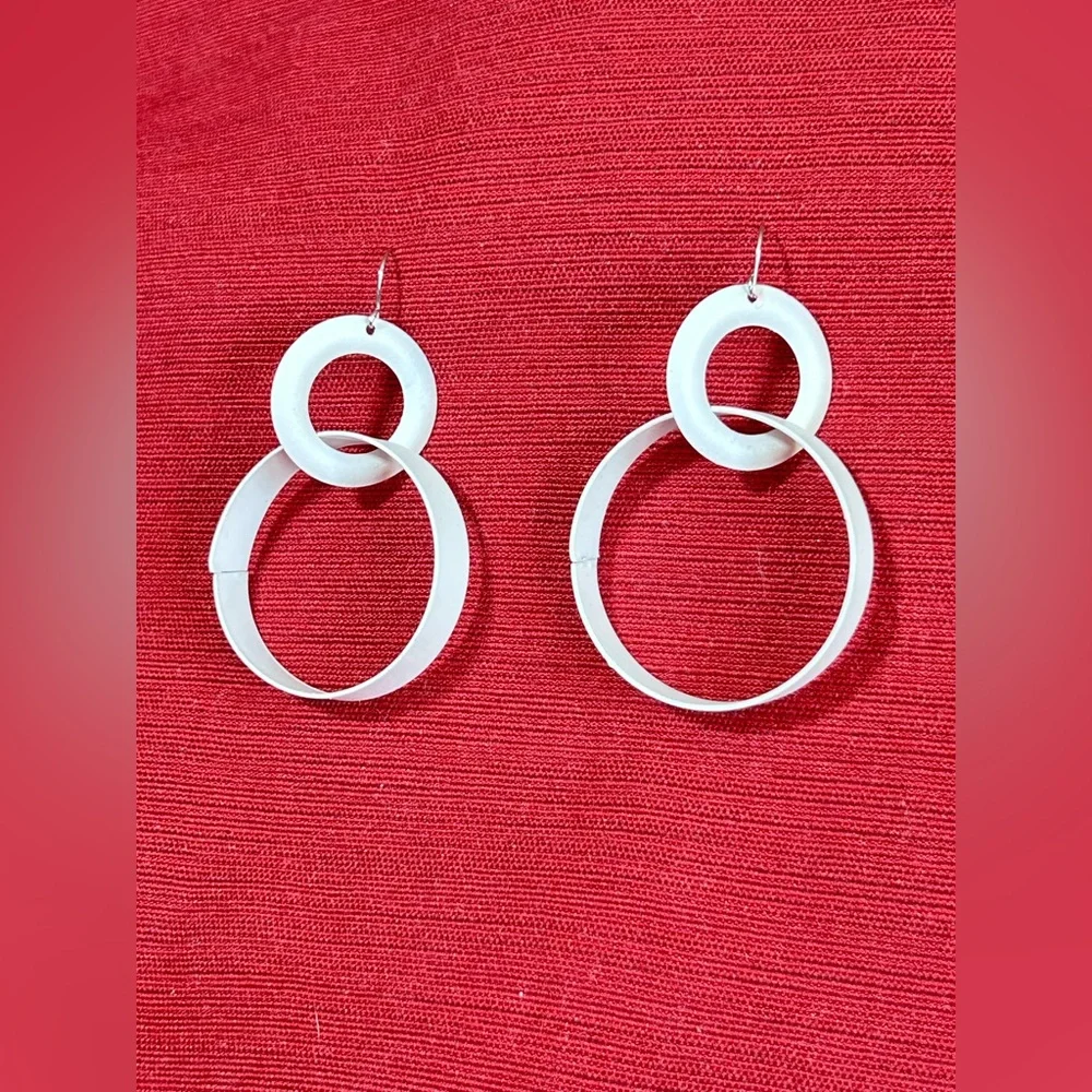 Retro White Double Hoop Metal Earrings 70’s 80’s Minimalist Chunky Matte GUC